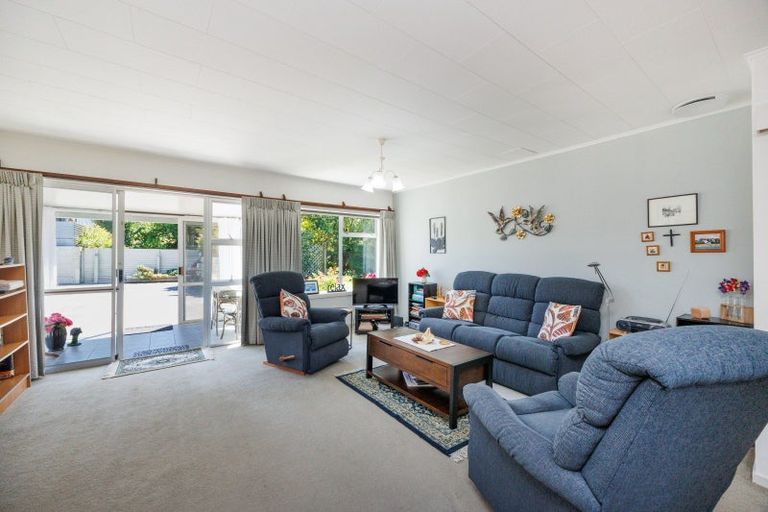 Photo of property in 3 Ruamahanga Crescent, Terrace End, Palmerston North, 4410