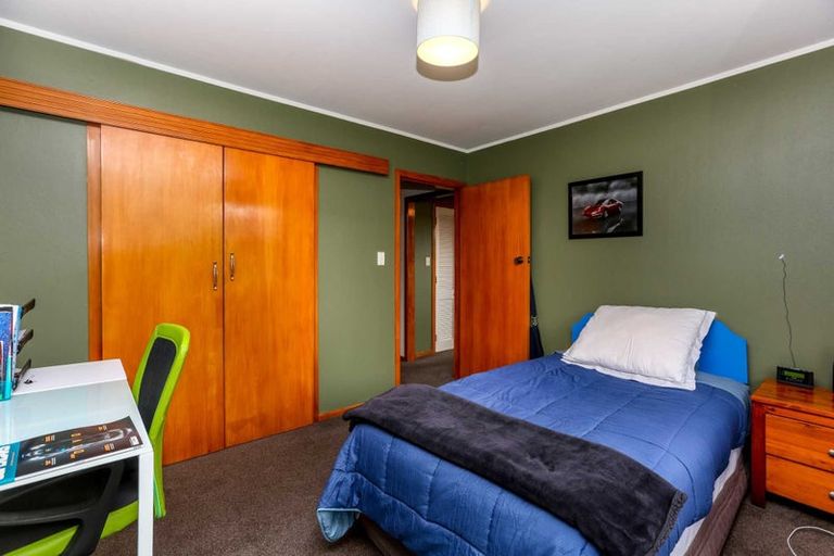 Photo of property in 25 Manu Crescent, Upper Vogeltown, New Plymouth, 4310