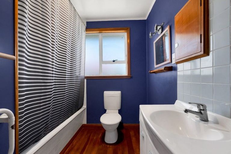 Photo of property in 32 Dieffenbach Street, Opunake, 4616