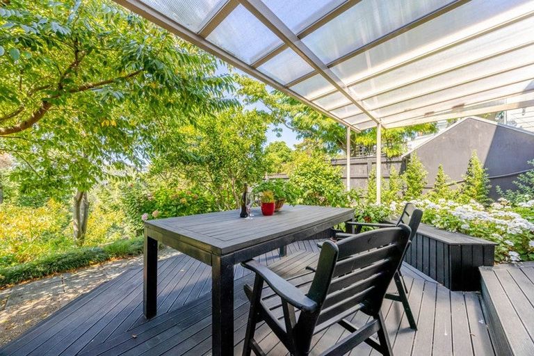 Photo of property in 17 Roslyn Road, Bluff Hill, Napier, 4110