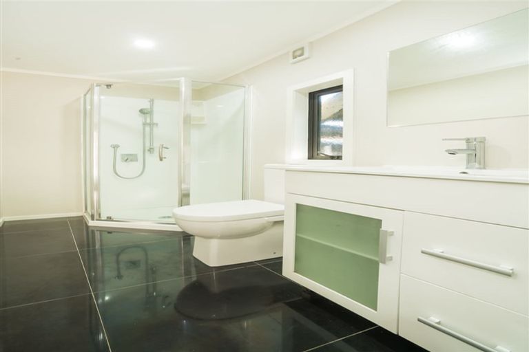 Photo of property in 42a Waimai Avenue, Weymouth, Auckland, 2103