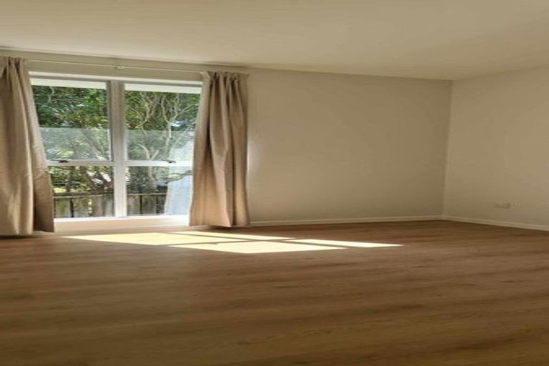 Photo of property in 3 St Margaret Place, West Harbour, Auckland, 0618