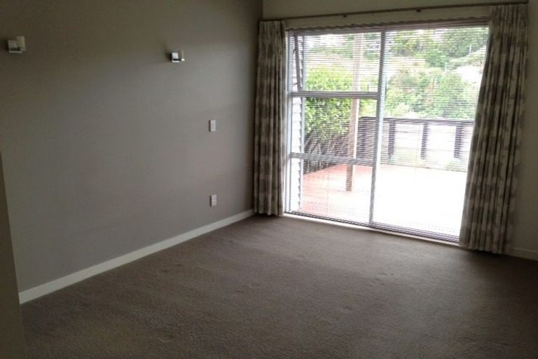 Photo of property in 49 Tiketike Way, Brooklyn, Wellington, 6021