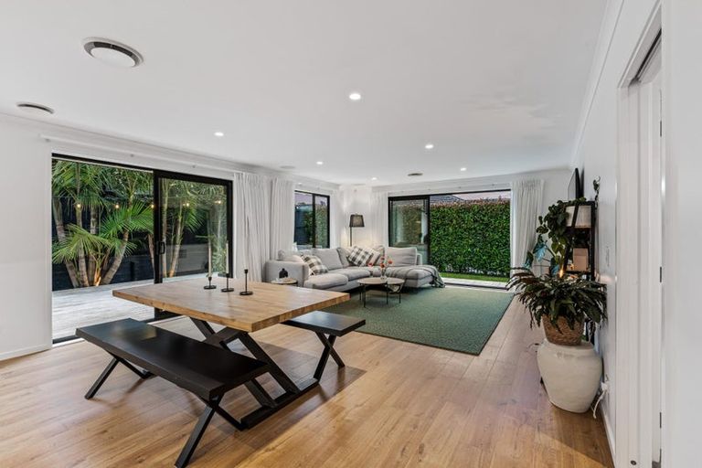 Photo of property in 25 Nobilo Road, Kumeu, 0810
