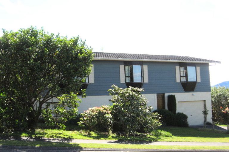 Photo of property in 6 Brunette Drive, Acacia Bay, Taupo, 3330