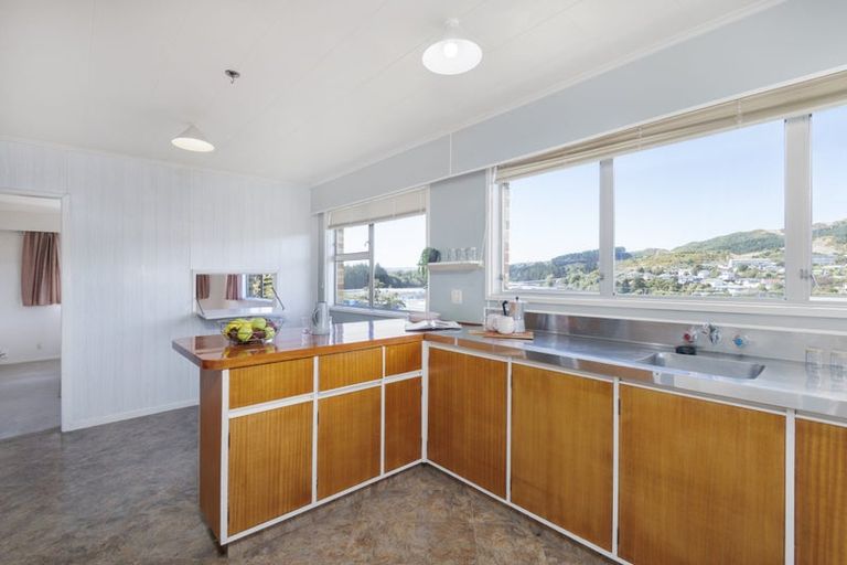 Photo of property in 7 Rembrandt Avenue, Tawa, Wellington, 5028