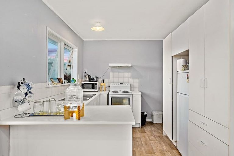 Photo of property in 73 Waimumu Road, Massey, Auckland, 0614