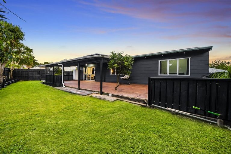 Photo of property in 1/20 Crosby Road, West Harbour, Auckland, 0618