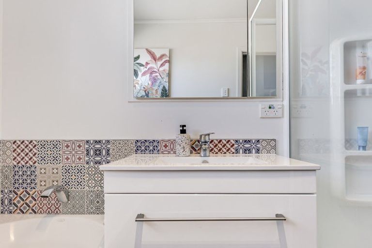 Photo of property in 51 Sandwich Road, St Andrews, Hamilton, 3200