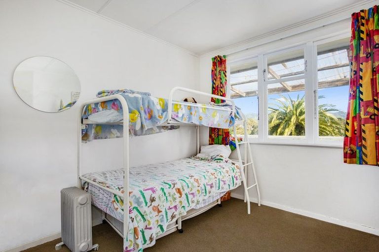 Photo of property in 34 Sievers Grove, Cannons Creek, Porirua, 5024