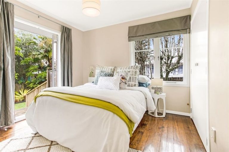 Photo of property in 18 Ayrton Street, Te Atatu South, Auckland, 0610