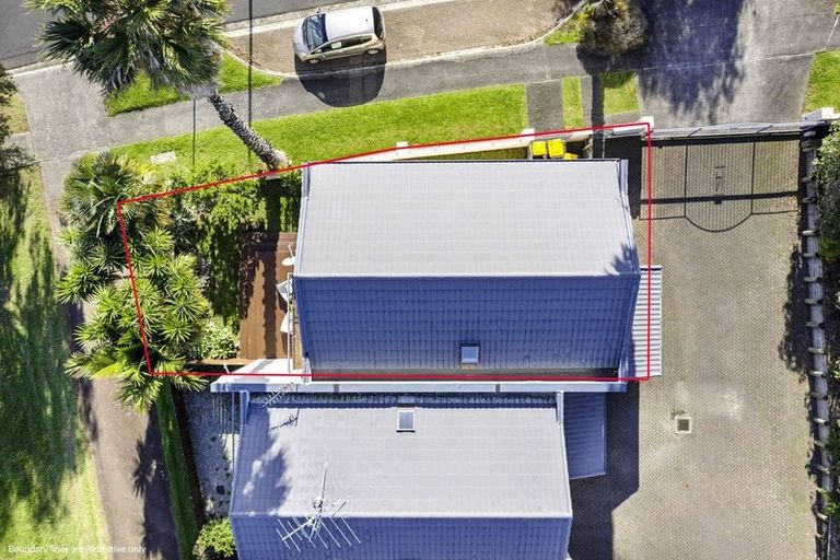 Photo of property in 1/14 Ponderosa Drive, Oteha, Auckland, 0632