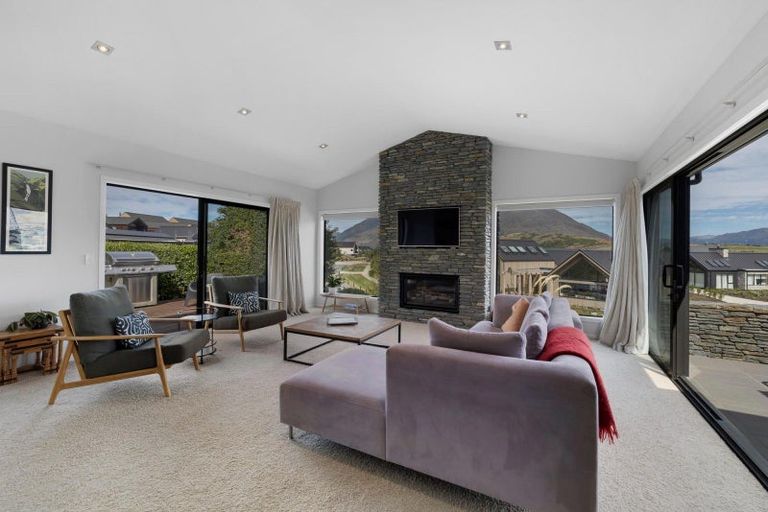 Photo of property in 4 Kinross Lane, Jacks Point, Queenstown, 9371