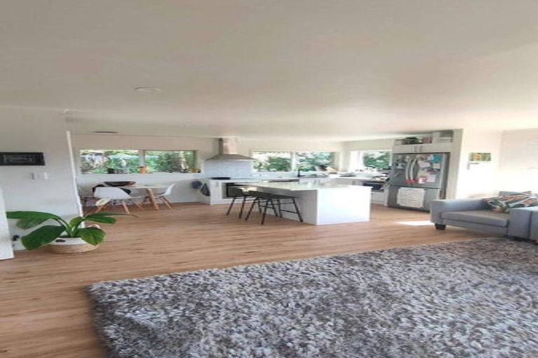 Photo of property in 1/48 Ravenwood Drive, Forrest Hill, Auckland, 0620