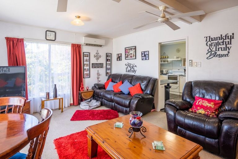 Photo of property in 1 Elder Grove, Paraparaumu, 5032