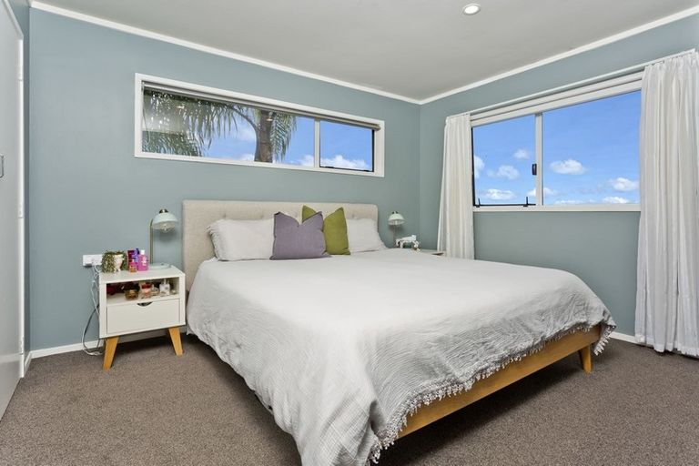 Photo of property in 11 Yule Place, Massey, Auckland, 0614