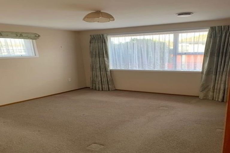 Photo of property in 17 Davidson Crescent, Hornby, Christchurch, 8042