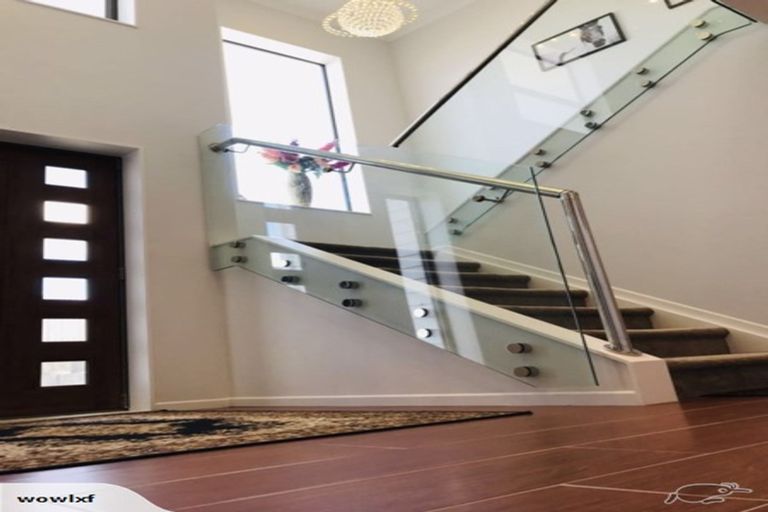 Photo of property in 1 Bangla Place, Massey, Auckland, 0614