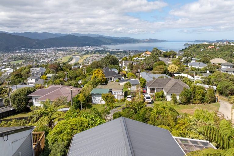 Photo of property in 34 Poto Road, Normandale, Lower Hutt, 5010