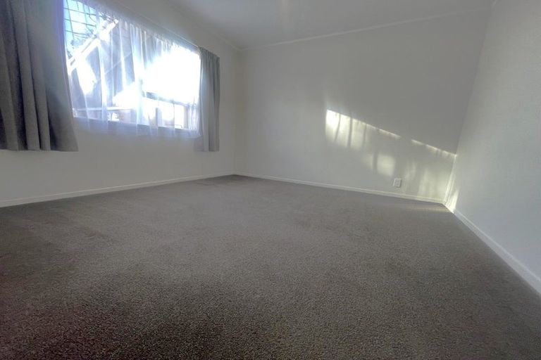 Photo of property in 4/318 Te Atatu Road, Te Atatu South, Auckland, 0610