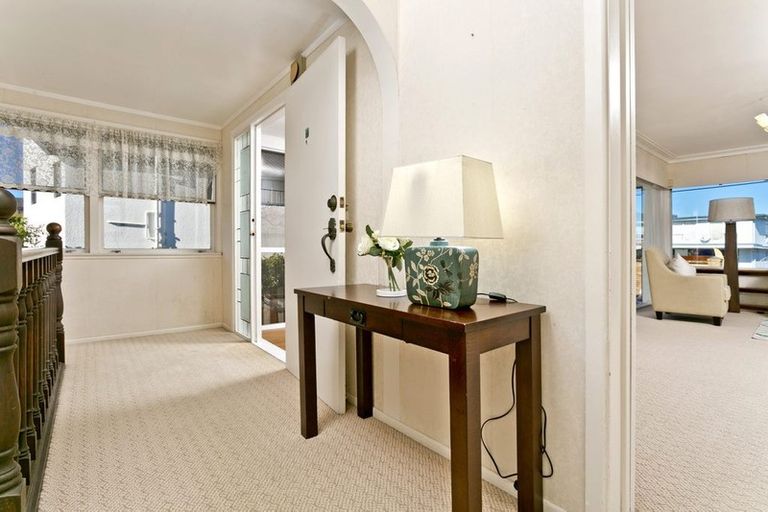 Photo of property in 96 Pupuke Road, Hillcrest, Auckland, 0627