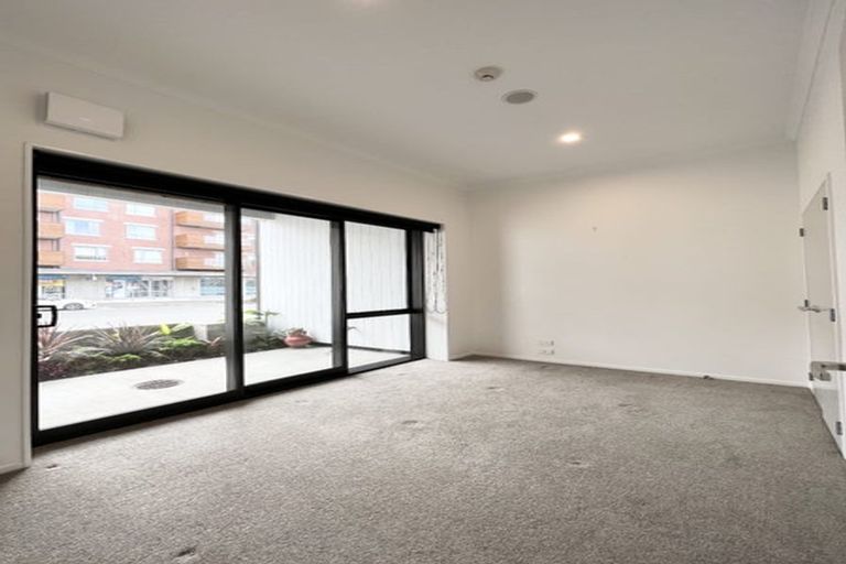 Photo of property in 217 Hobsonville Point Road, Hobsonville, Auckland, 0616
