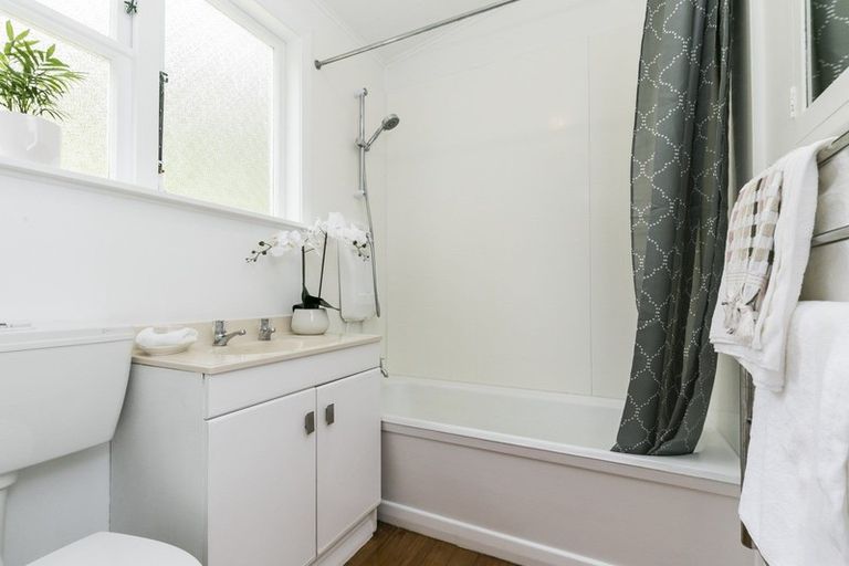 Photo of property in 147 Cockayne Road, Khandallah, Wellington, 6035