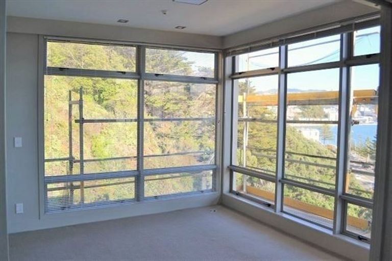 Photo of property in The Capital, 370 Oriental Parade, Oriental Bay, Wellington, 6011