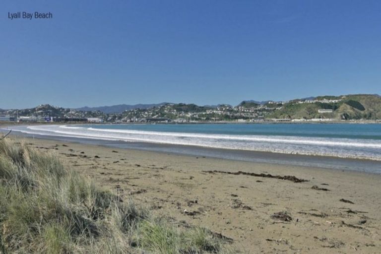 Photo of property in 10/171 Queens Drive, Lyall Bay, Wellington, 6022