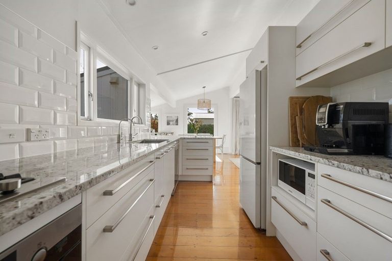 Photo of property in 143 Vauxhall Road, Narrow Neck, Auckland, 0624