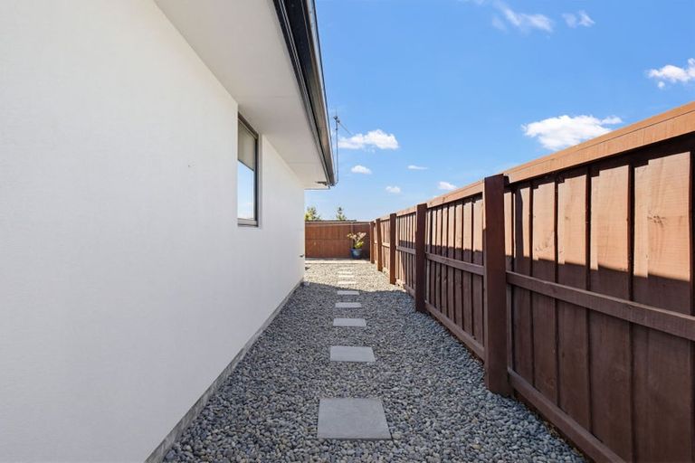 Photo of property in 10 Shillingford Boulevard, Rolleston, 7615
