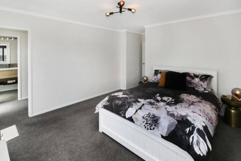 Photo of property in 15 Frederick Place, Whalers Gate, New Plymouth, 4310