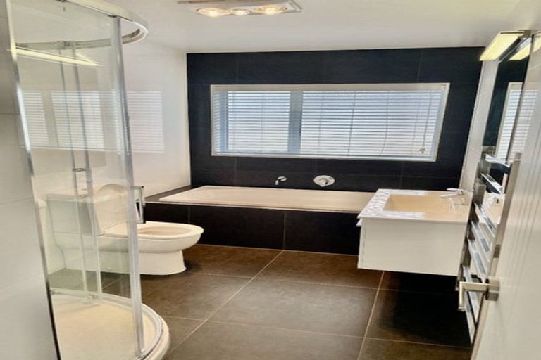 Photo of property in 20 Papa Orchard Drive, Kumeu, 0810