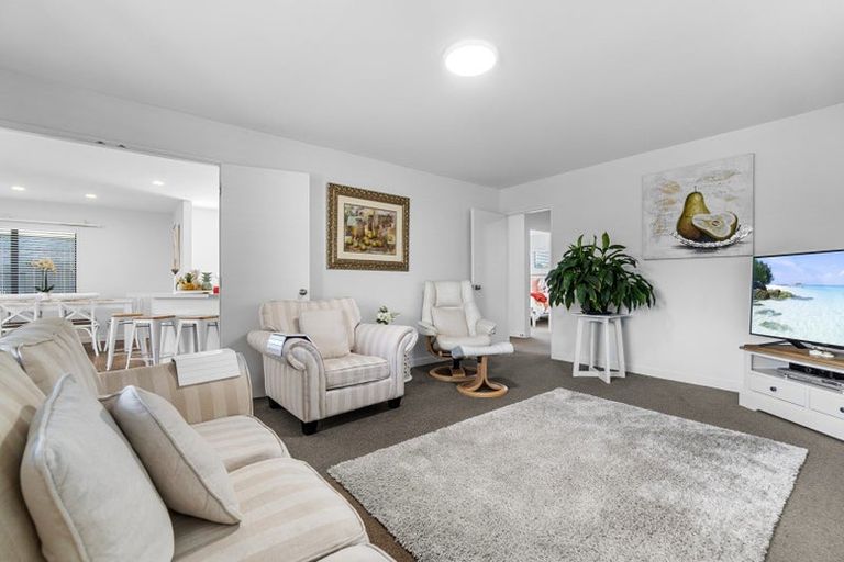 Photo of property in 32 Madill Road, St Andrews, Hamilton, 3200