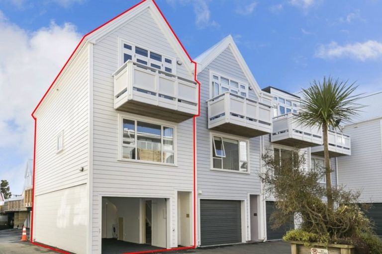 Photo of property in Pirie Street Townhouses, 17/35 Pirie Street, Mount Victoria, Wellington, 6011