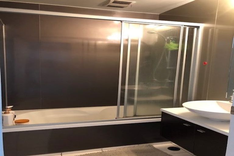 Photo of property in Alpha Apartments, 702/17 Vogel Lane, Auckland Central, Auckland, 1010
