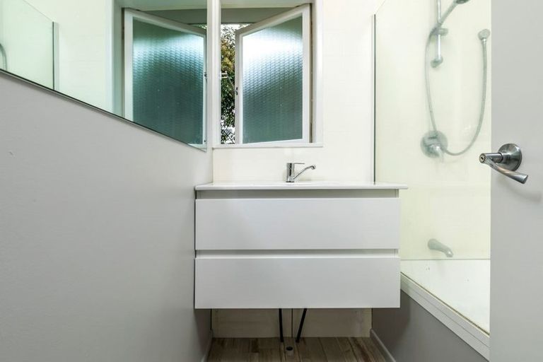 Photo of property in 1/28 Fairclough Road, Beach Haven, Auckland, 0626