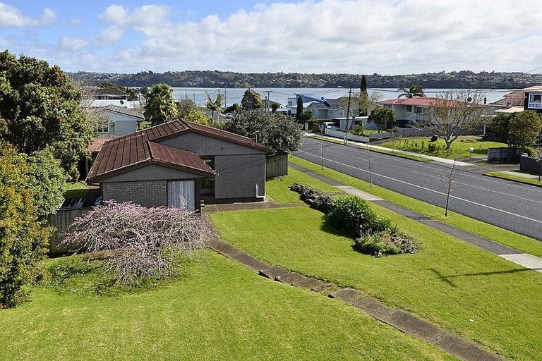 Photo of property in 1 Sullivan Avenue, Mangere Bridge, Auckland, 2022