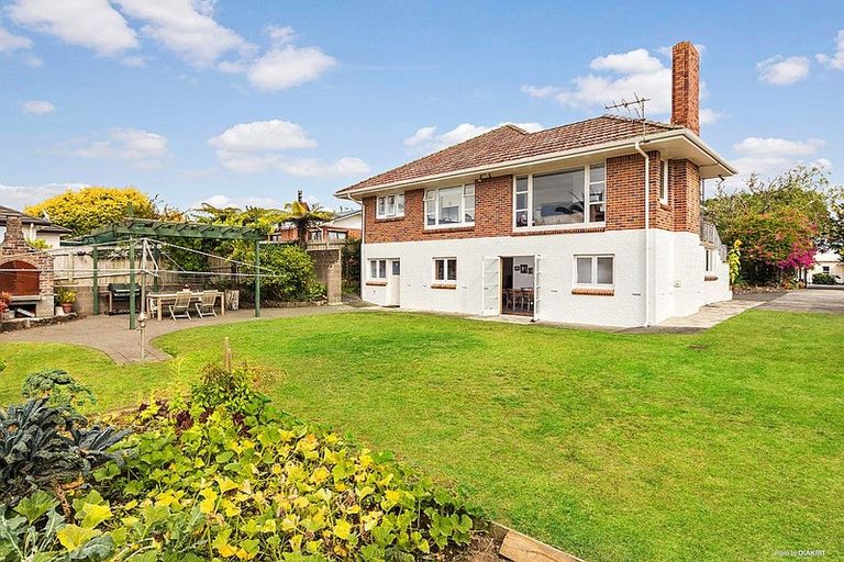 Photo of property in 52 Sturges Road, Henderson, Auckland, 0612