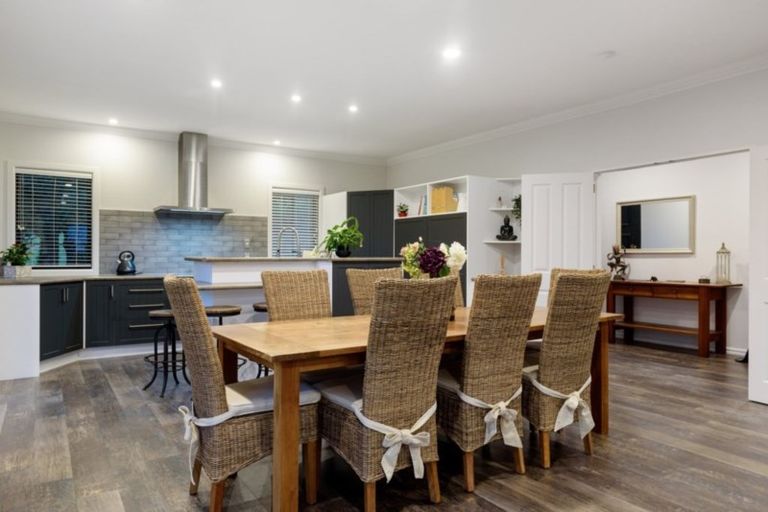 Photo of property in 16 Tupelo Place, Ohauiti, Tauranga, 3112