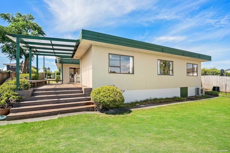 Photo of property in 131 Chivalry Road, Glenfield, Auckland, 0629