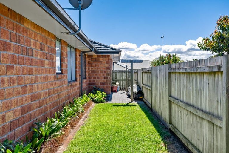 Photo of property in 20 Kowi Lakes Drive, One Tree Point, 0118