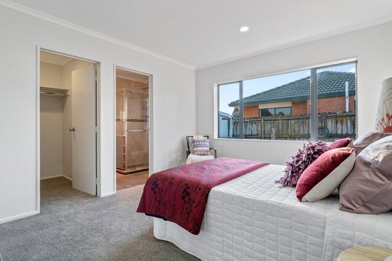 Photo of property in 43 Glenveagh Park Drive, Weymouth, Auckland, 2103