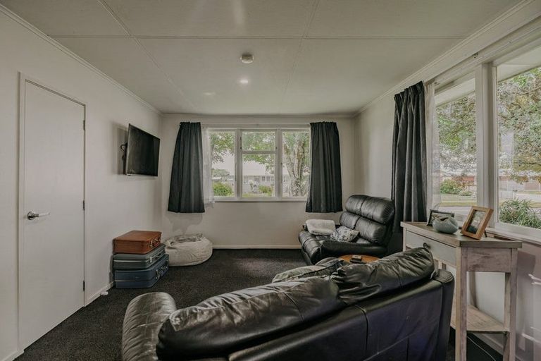 Photo of property in 35 Stillwater Place, Westbrook, Palmerston North, 4412