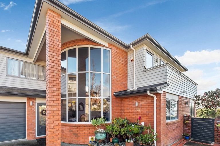 Photo of property in 32a Colwill Road, Massey, Auckland, 0614