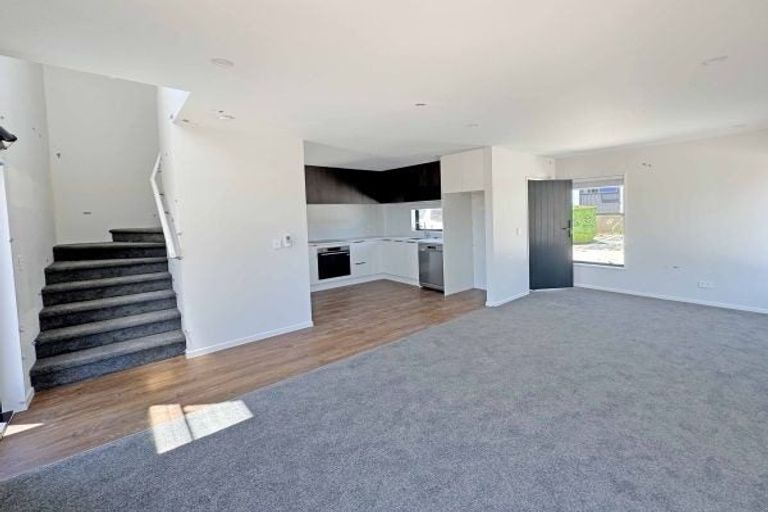 Photo of property in 8/79 Edmonton Road, Henderson, Auckland, 0612