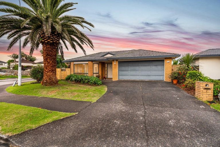 Photo of property in 2 Gunner Drive, Te Atatu Peninsula, Auckland, 0610