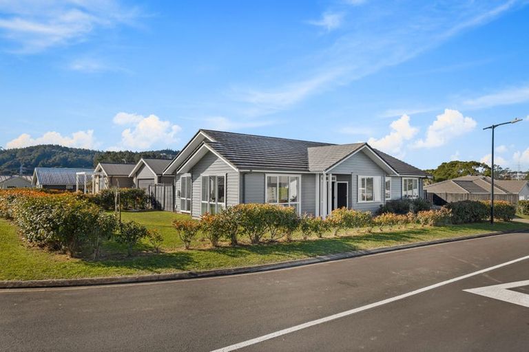 Photo of property in 5 Aro Mato Place, Huapai, Kumeu, 0810