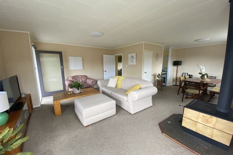 Photo of property in 42 Claverdon Drive, Massey, Auckland, 0614