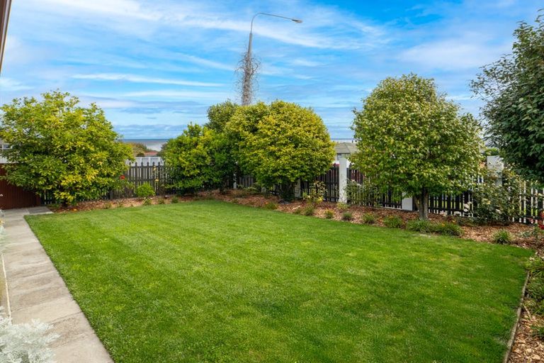 Photo of property in 408 Main North Road, Redwood, Christchurch, 8051